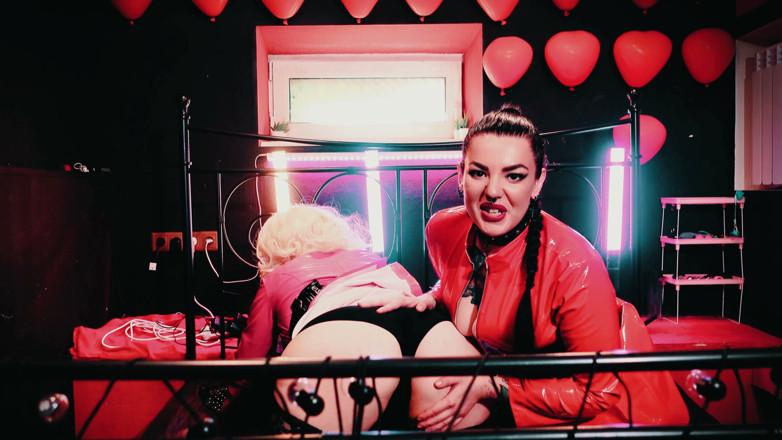 Arya Grander: Curvy Lesbian Fetish Play - Blonde and Brunette Worship, Finger &amp; Fuck...