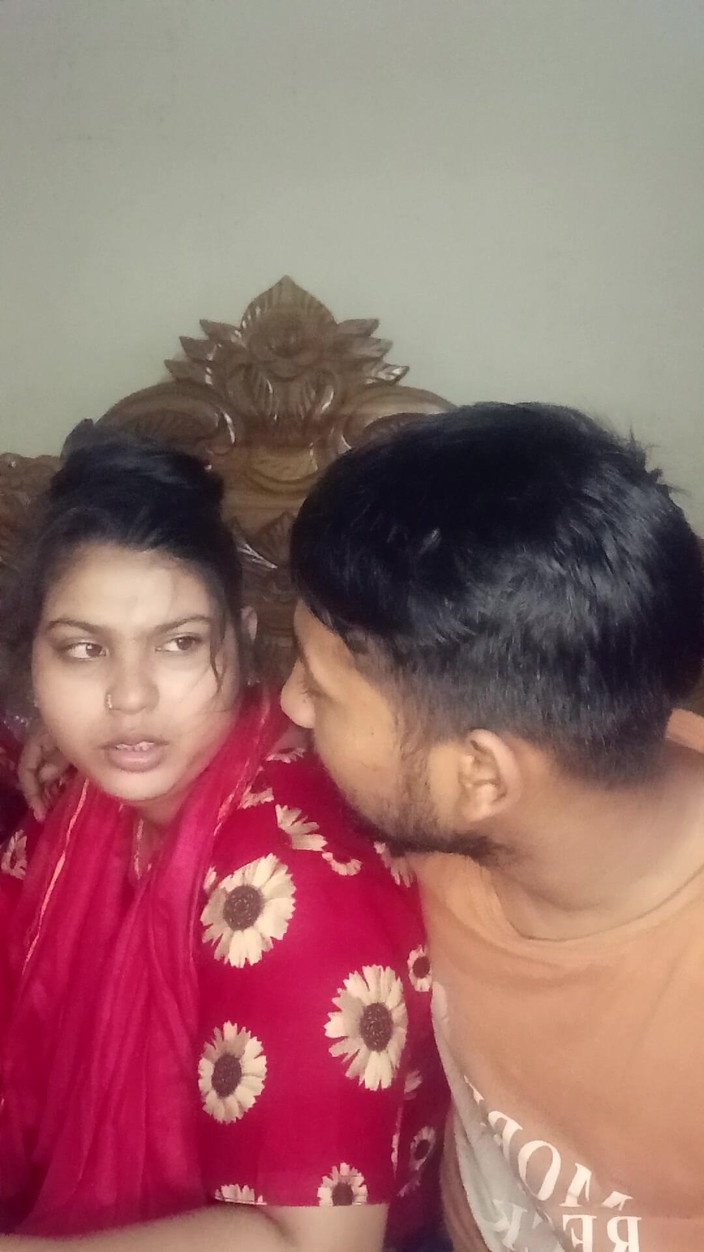 Desivideo: Desi virgen chico aprende a follar por sus super grandes...