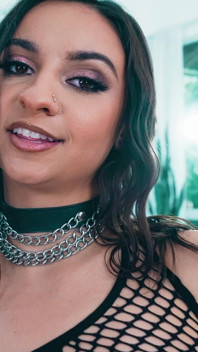 Спермоприемная Hailey Rose получает массивный двойной камшот на лицо