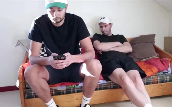 Justin hoodwar: Fucked by His Friend - Justin and Call Robin