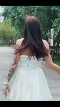 I Like to Walk Along the Street Like a Princess