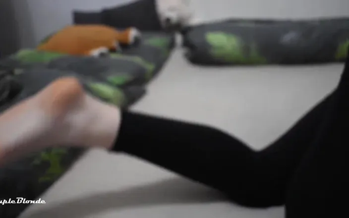Miley Grey: Sexy Legs on Camera - Miley Grey