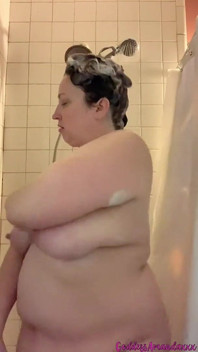 Curvy MILF in the Bath & Shower