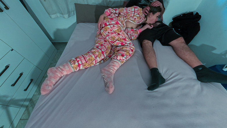 Victor SweetCoupleStories: Nevlastní sestra mu sála ptáka, dokud z něj nevystříkala celé...