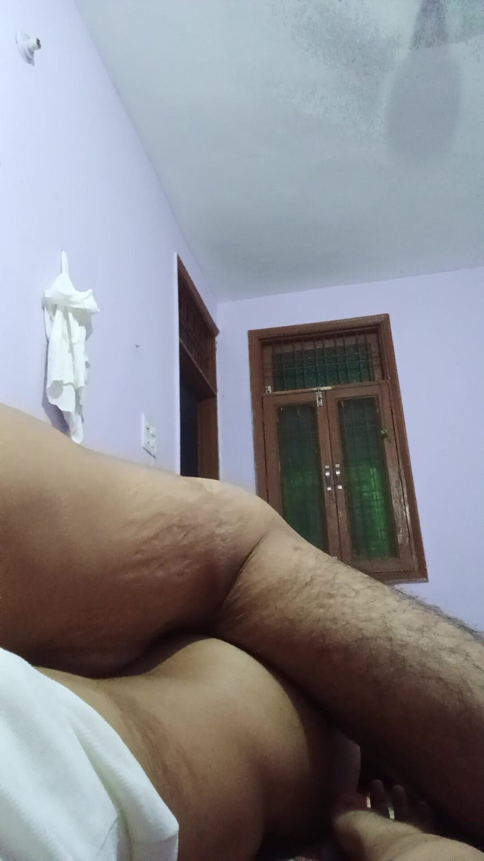 Rishi: Kamarádova sestra nechala doma nahá