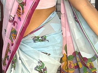 South Indian queen: Tentando sari indiano