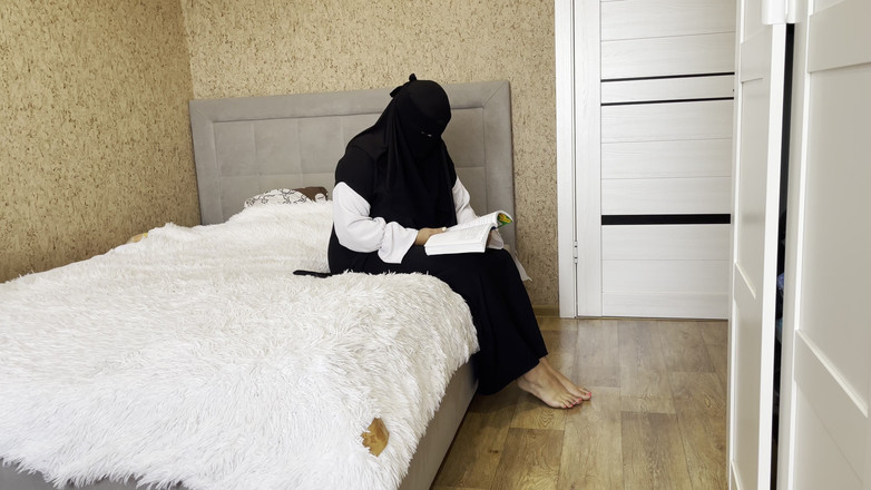 Lux Eva: Jag upphetsade min turkiska styvmamma med min hårda kuk