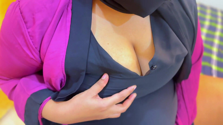 Aria Mia: Mamă vitregă arabă iraniană se masturbează în camera de hotel și la...