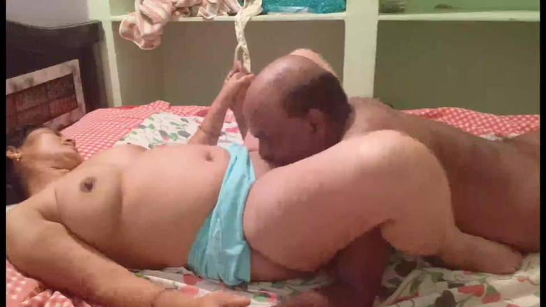 Sexy sindu: Wanita seksi dengan mata miang yang cantik sukakan zakar kekasih