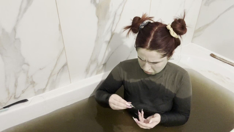 NipsAndStrips: Dziewczyna Shreka pierdzenia w stawie