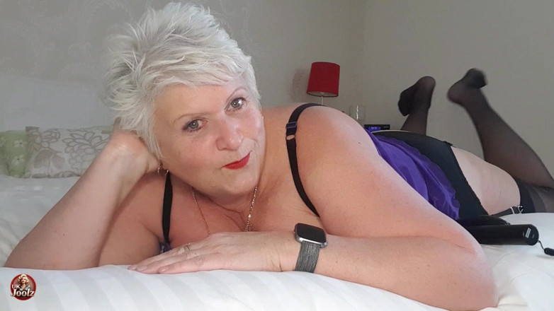 Uk Joolz: Get Comfy and Play with Me