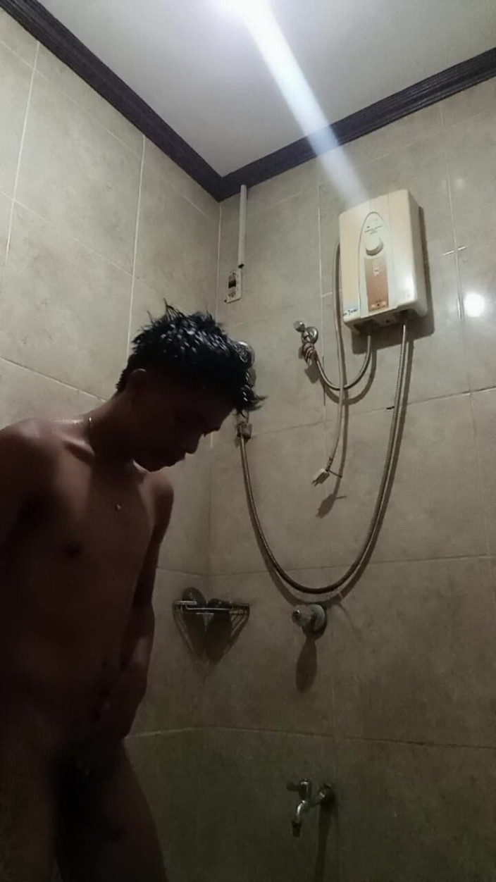Rent a gay productions: Філіппінський сольний душ: тонкий азіатський член дрочить великий член