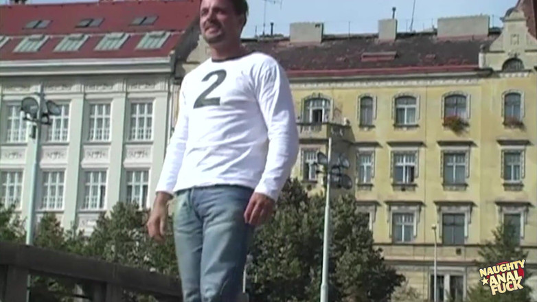 Naughty anal fuck: Knihomol dívka Veronika získává sexuální důvěru se svými bisexuálními přáteli...