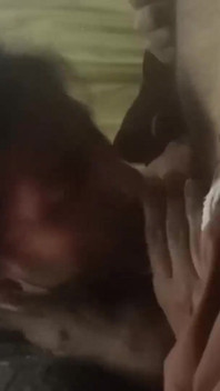 Adik tiri seksi ini lagi asik seks anal hot di ranjang