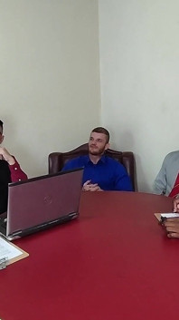 Office Gone Mad Apabila Dua Blonde Muncul