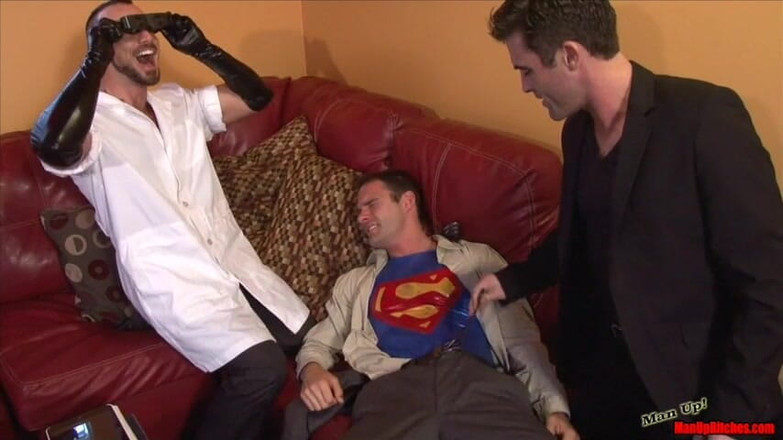 ManUpFilms: Clark Kent expuesta por el Dr X