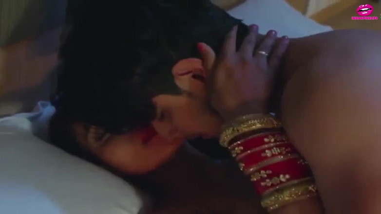 Indianpinklips: एशियाई देसी जोड़ा हार्डकोर प्यार और चुदाई कर रहा है
