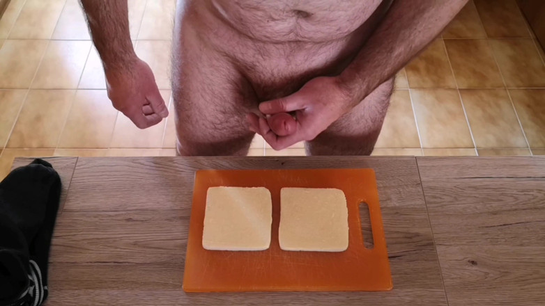 Cicci77: Cicci77 prepara sándwiches con esperma para sus amigos !!