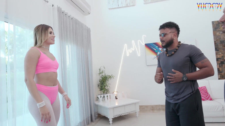 Yummy Estudio: Gabriely Castro bierze 3 jednocześnie