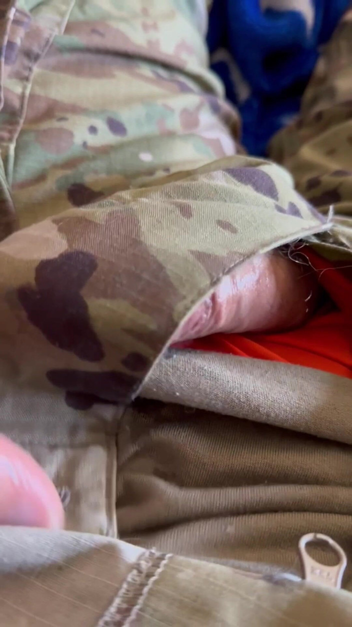 Gay Soldier Stuff: Army Solider in Uniform - kompilacja wytrysków!