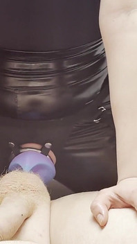 Pegging mit drachen-dildo