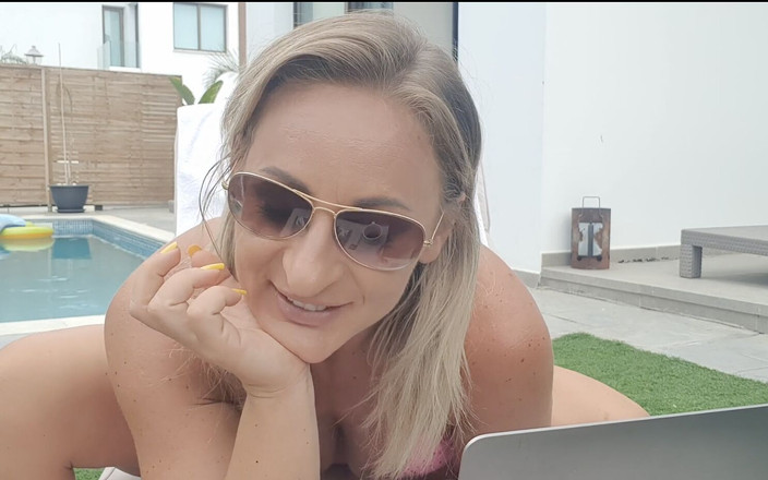 Studentin Aneta: Geil Im Urlaub Besorg Es Mir!