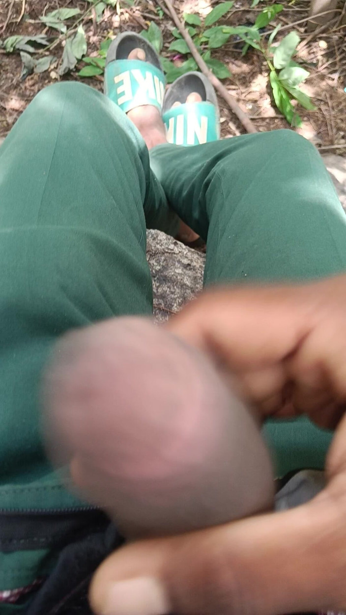 AURA THINGS: Piscio bollente sborra veloce un grande cazzo nero caldo