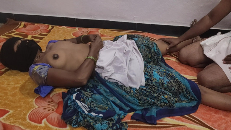 YourAnitha: भारतीय गांव की पत्नी का साड़ी में चुदाई घर का बना वीडियो