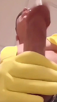 ควยใหญ่และลูกอัณฑะในชุดสะท้อนแสง ฉีดแตกคารู
