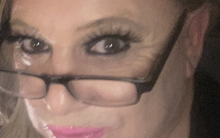 Krissy Sweets: CD Krissy Sweets i höga klackar som strök henne hon...