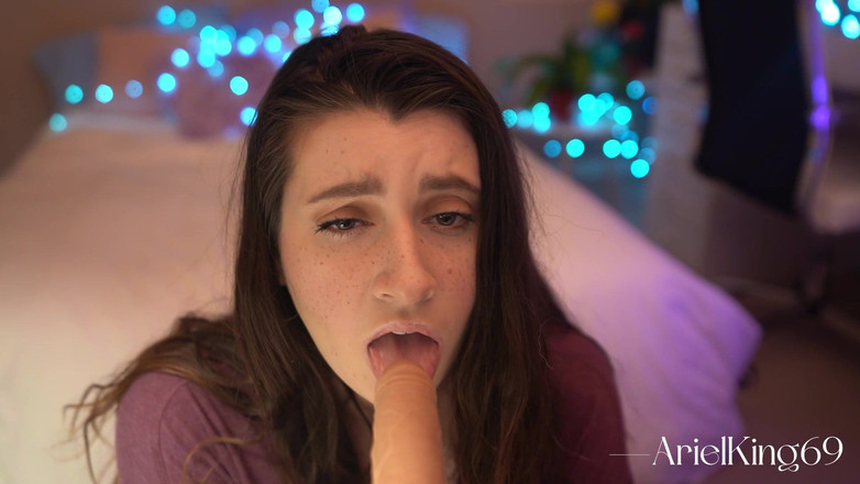 Ariel King: パパは寝る前に宿題をしなくていいって言ってた 代わりにパパのチンポをしゃぶったら