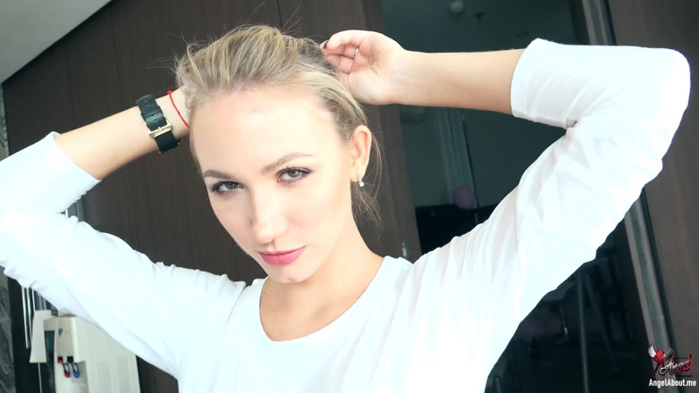 Angel The Dreamgirl: Hot barista in heels