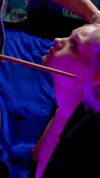 Naomi Nash chupando duro e facial