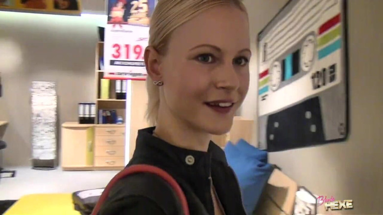 Blondehexe: Мега в магазине мебели