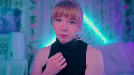 Jolie Lyon: La matrigna esce ad un appuntamento con qualcuno altro di...