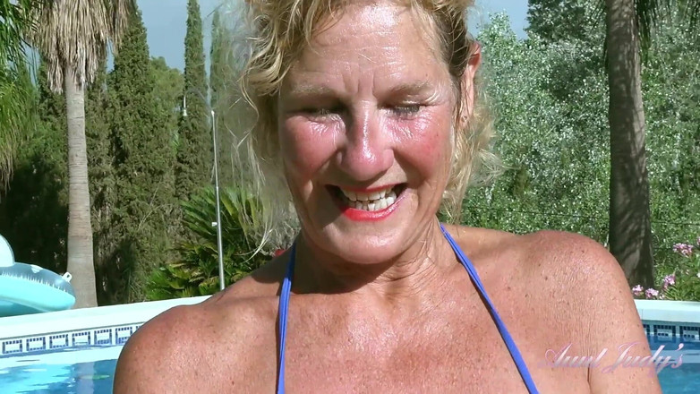 Aunt Judy's: Tetajudys - Vaše nová dáma u bazénu paní Molly saje tvého...