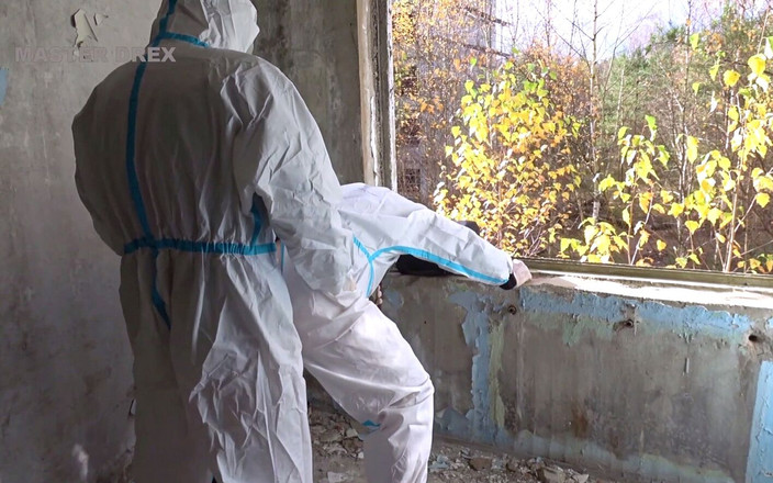 Master Drex: Mężczyźni w ogrodniczkach