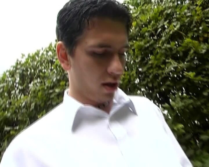 Deutsche Madchen: 一个丰满的德国女郎在后院展示她的动作