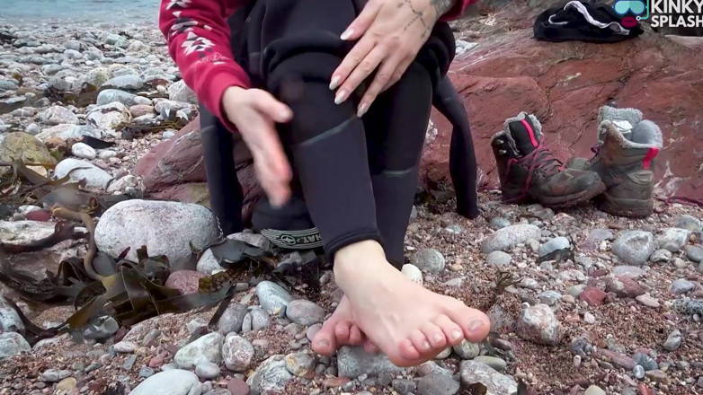UKCuteGirl Lucy Lauren: Thick 8mm Wetsuit Struggle &amp; Sea Splash