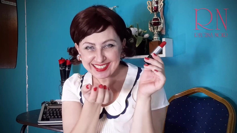 Regina Noir: Batom vermelho beijando provocação de Regina Noir Eu vou colocar...