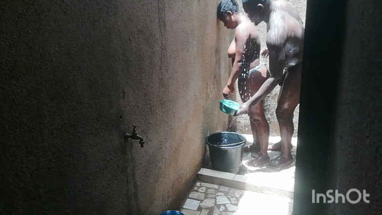 Pornsexlive: rasa bercinta di bilik mandi lebih baik. Inilah sebabnya mengapa...