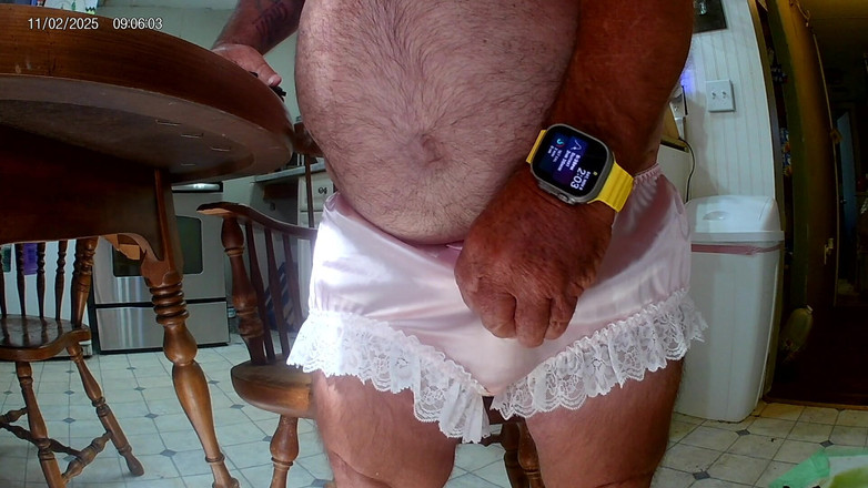 Mark Fletcher: Chiloți umezi din satin din satin acoperiți de spermă