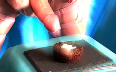 Rikki Ocean: Rikki Ocean přidá svůj tlustý - čerstvý ořechový krém do brownie a...