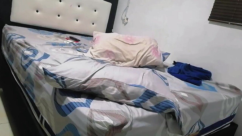 Crisanto999: मेरे सौतेले चचेरे भाई की गांड मेरी गांड खा जाती है