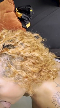 Una latina arrapante ebano si fa scopare forte il culo da un grosso cazzo italiano