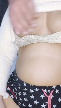 담배 피우는 인도 여친
