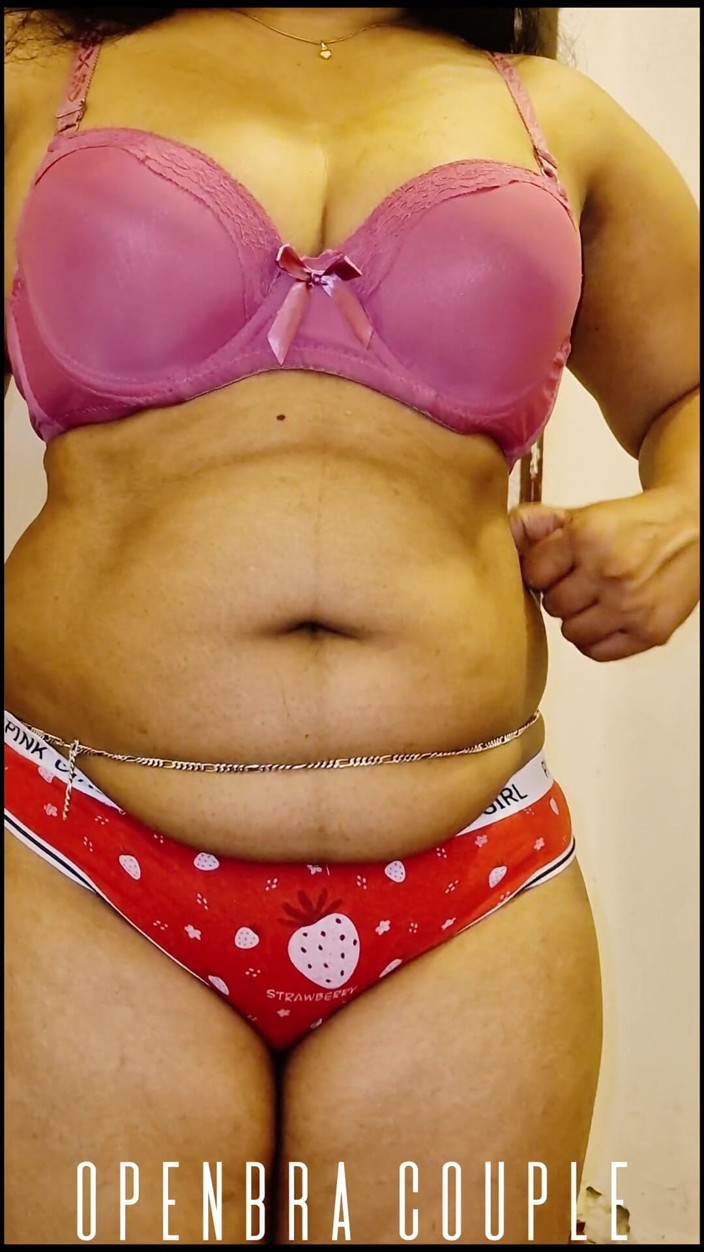 Openbra: Macecha se převléká před svým nevlastním synem