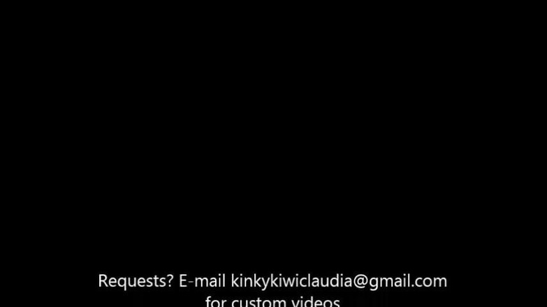 Claudia Kink: Dezbrăcare și tachinare cu axilă