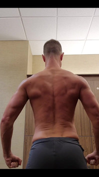 Early Morning Flex After an Intense Arm Day