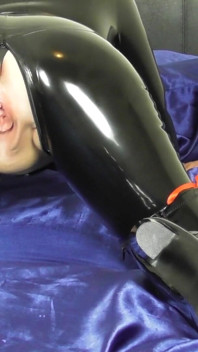 Maîtresse en latex, sucer, baiser et creampie